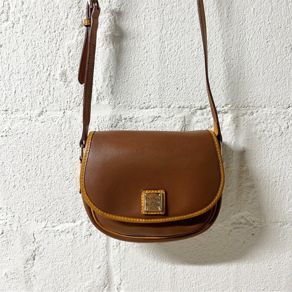 Dooney & Bourke Pebble Grain Saddle Hallie Crossbody Bag Caramel Brown VTG - Picture 3 of 16